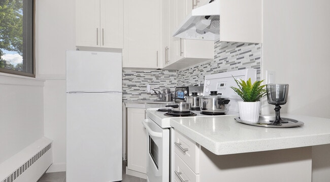 Building Photo - Skyliner