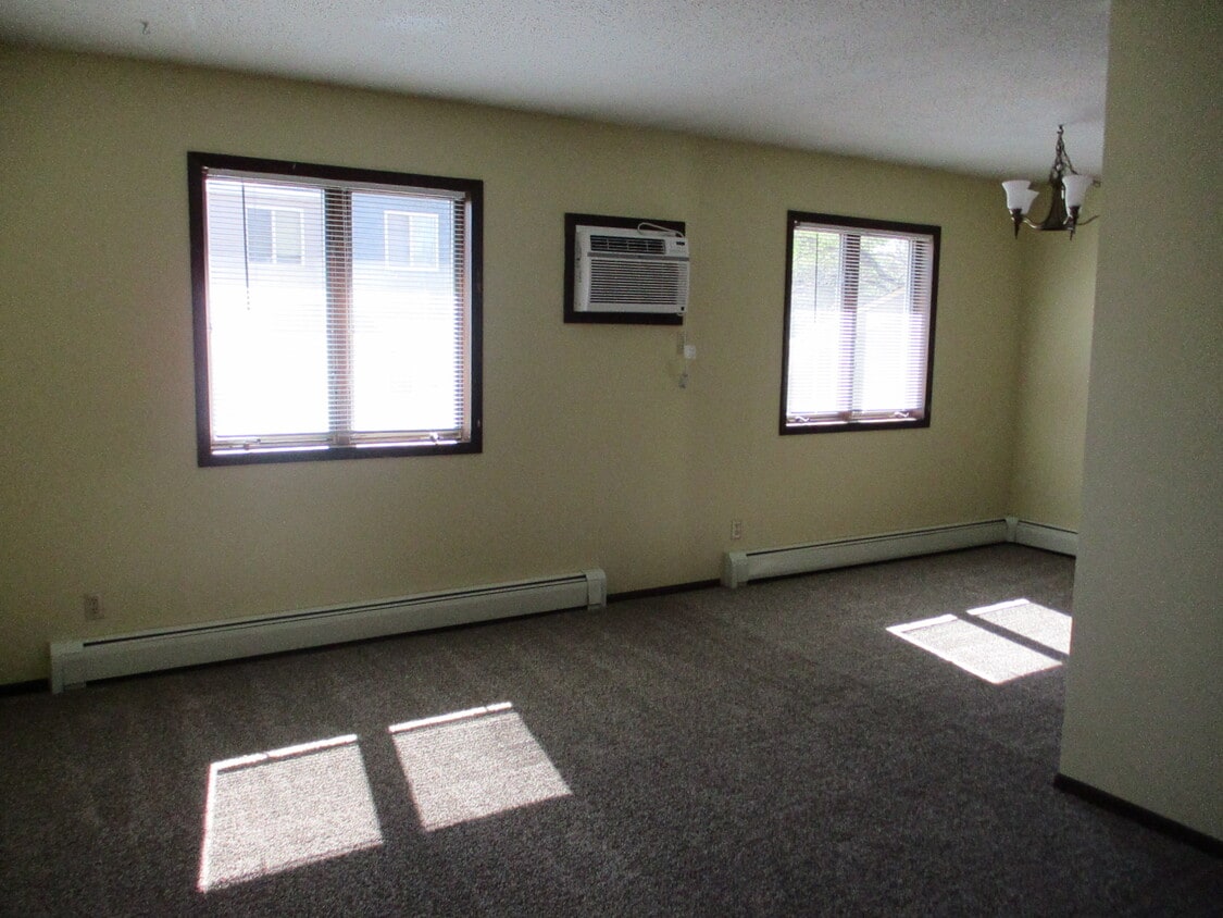 Primary Photo - 710 11th St E