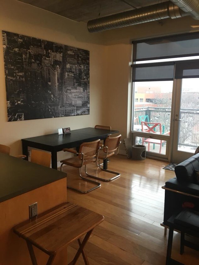 Foto principal - 309 E 5th St