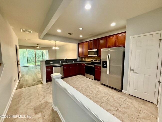 Building Photo - 6967 Roundleaf Dr