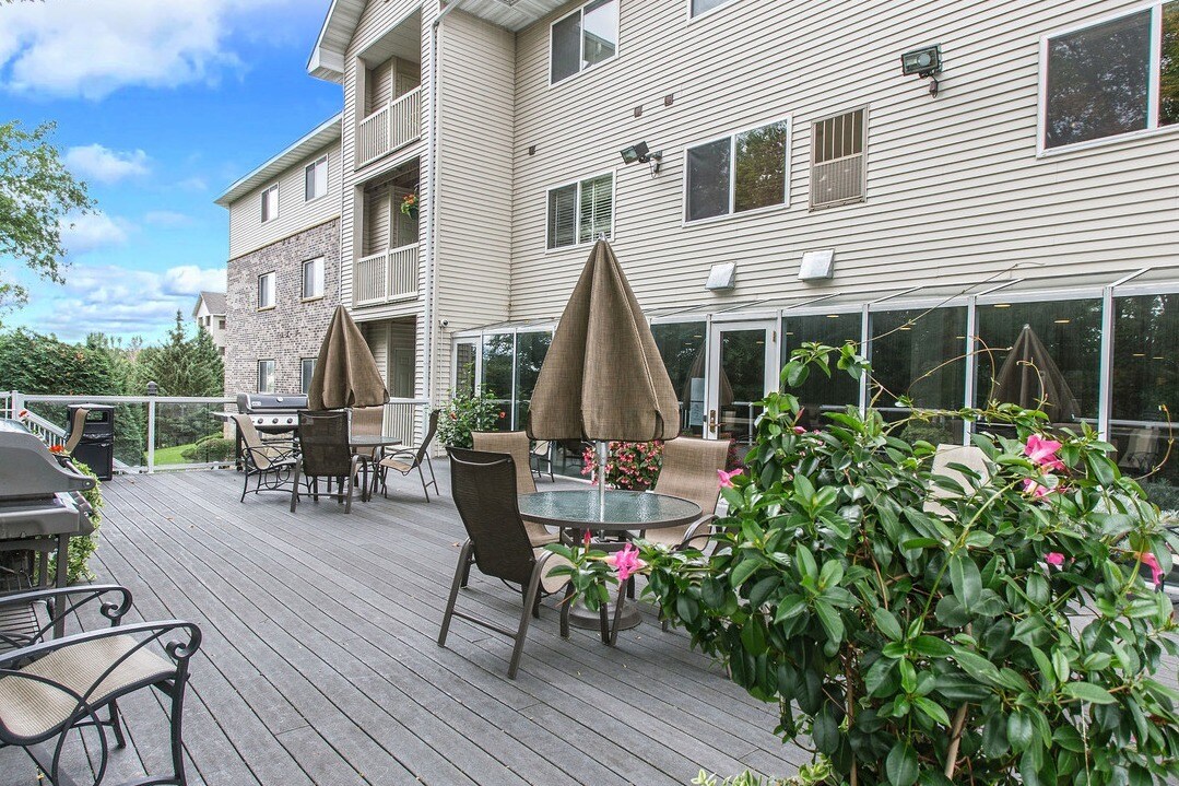 Powers Ridge Rental Condos Apartments in Chanhassen, MN