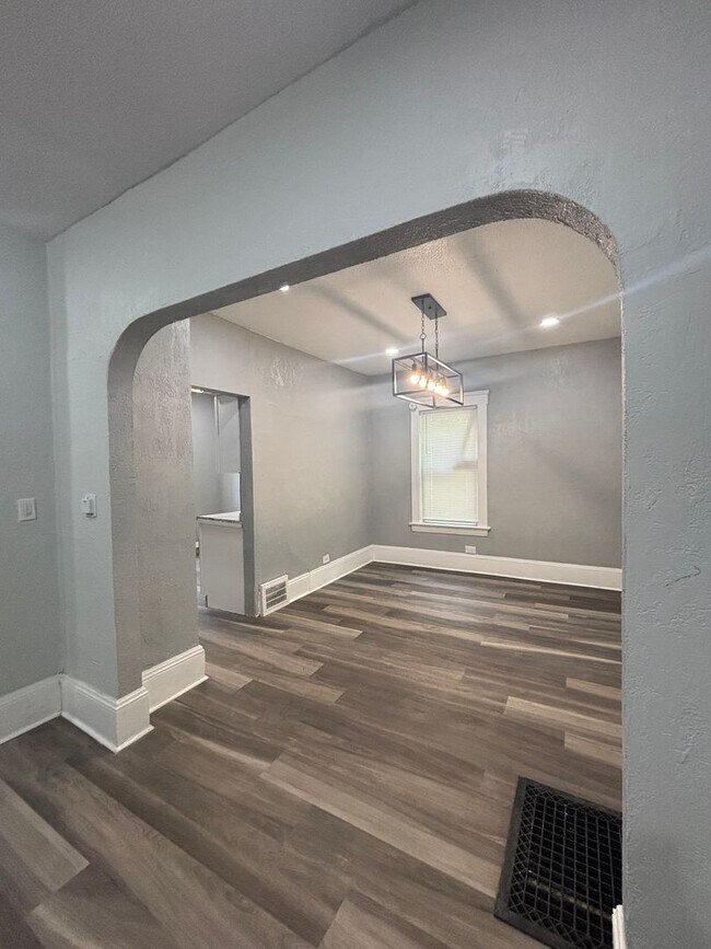 Foto del edificio - 13721 Beachwood Ave
