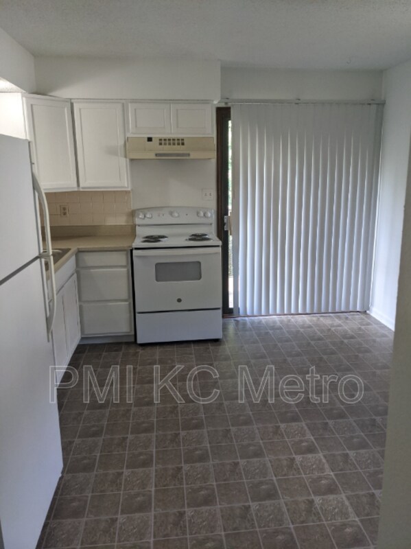 1008 NE Lindsay Ave, Lee's Summit, MO 64086 Condo for Rent in Lee's