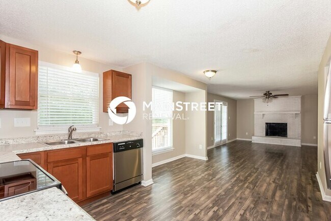 Building Photo - 4 Bedroom Pet-Friendly Home in Charlotte, ...