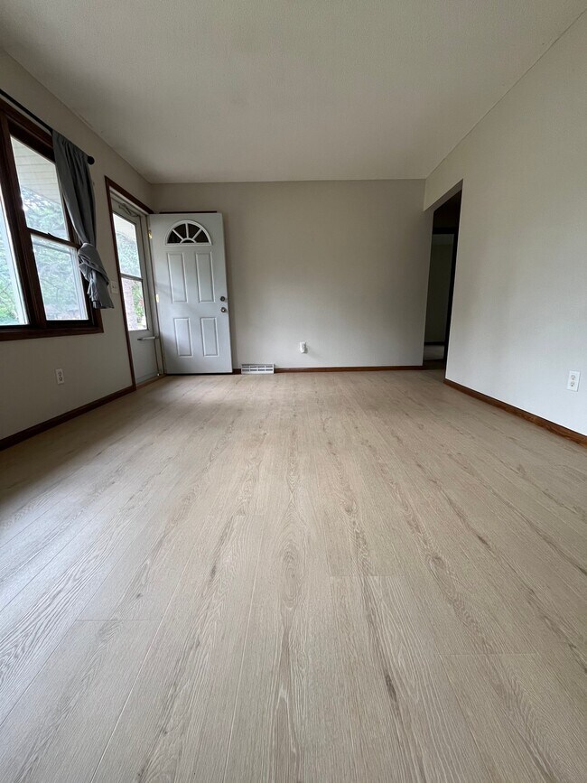Foto del edificio - 807 Elm Creek Cir