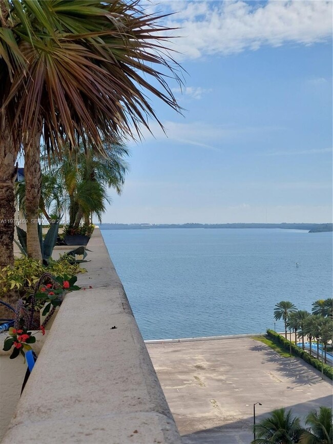 Building Photo - 1200 Brickell Bay Dr