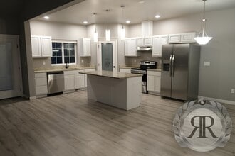 Building Photo - 7411 Saddlebrook Lp