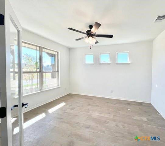 Foto del edificio - 608 Breeze Hollow Ln