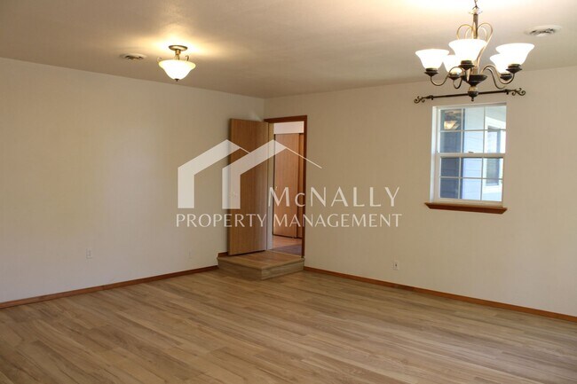 Foto del edificio - 5020 N Bristol St