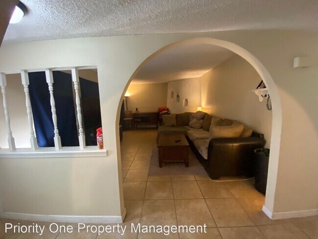 Building Photo - 2 br, 2 bath House - 10712 Ivanhoe