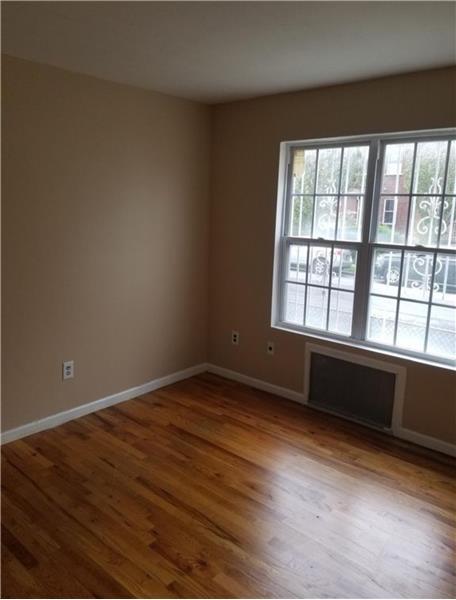 Building Photo - 800 S Oak Dr
