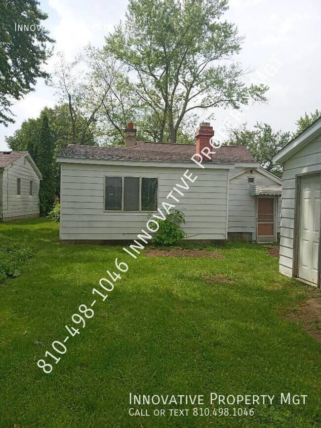 Building Photo - 3 bed, 1.5 baths and a 2 car garage! 150 d...