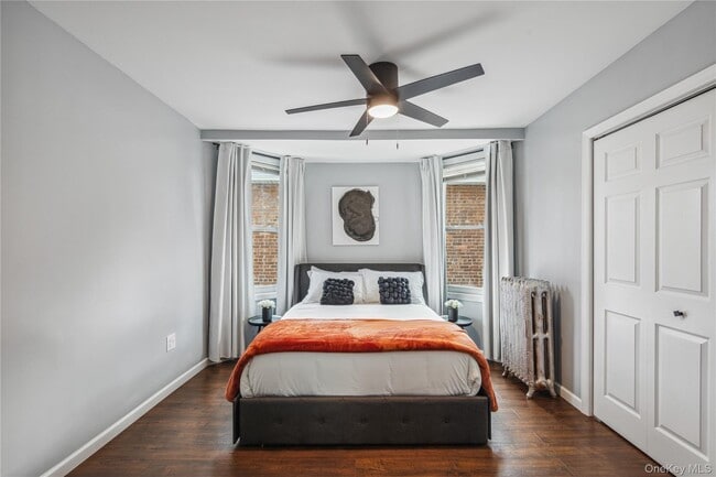 Foto del edificio - 450 Dunham Ave