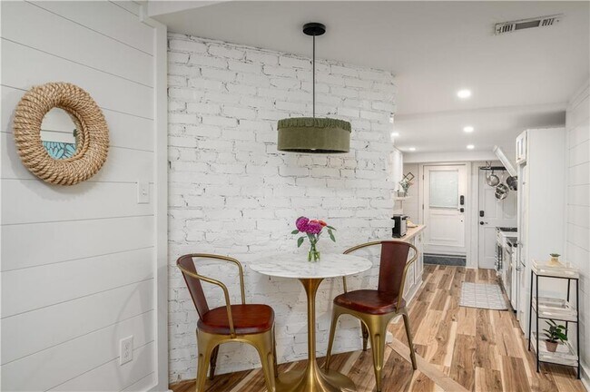 Foto del edificio - 799 Charles Allen Dr NE