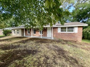 Building Photo - 69 E Lakeside Dr