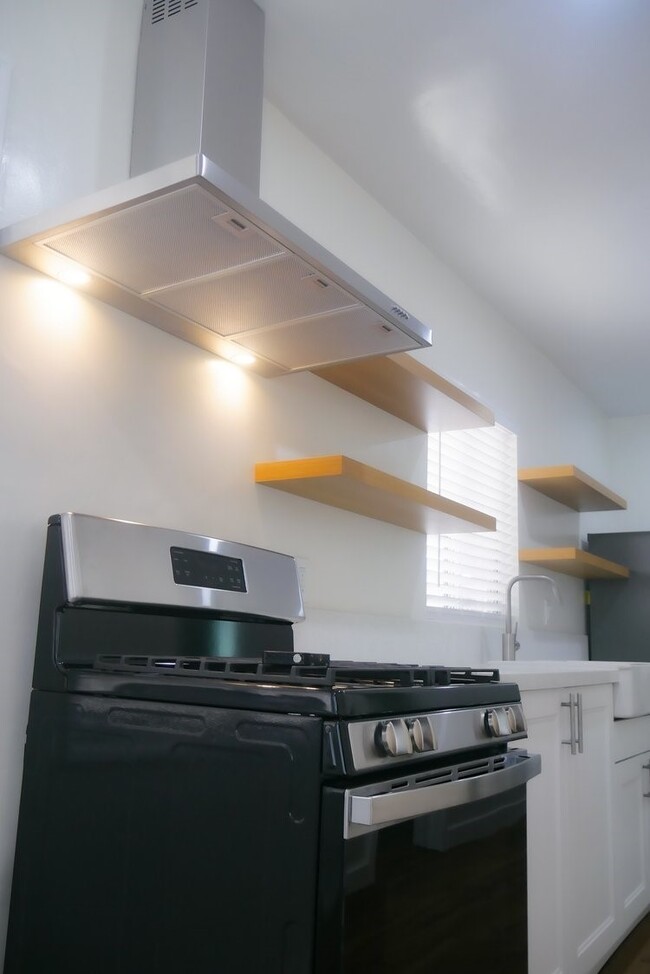 Foto del edificio - 1316 N Hollywood Way