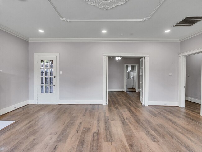 Foto del edificio - 4625 Bell St