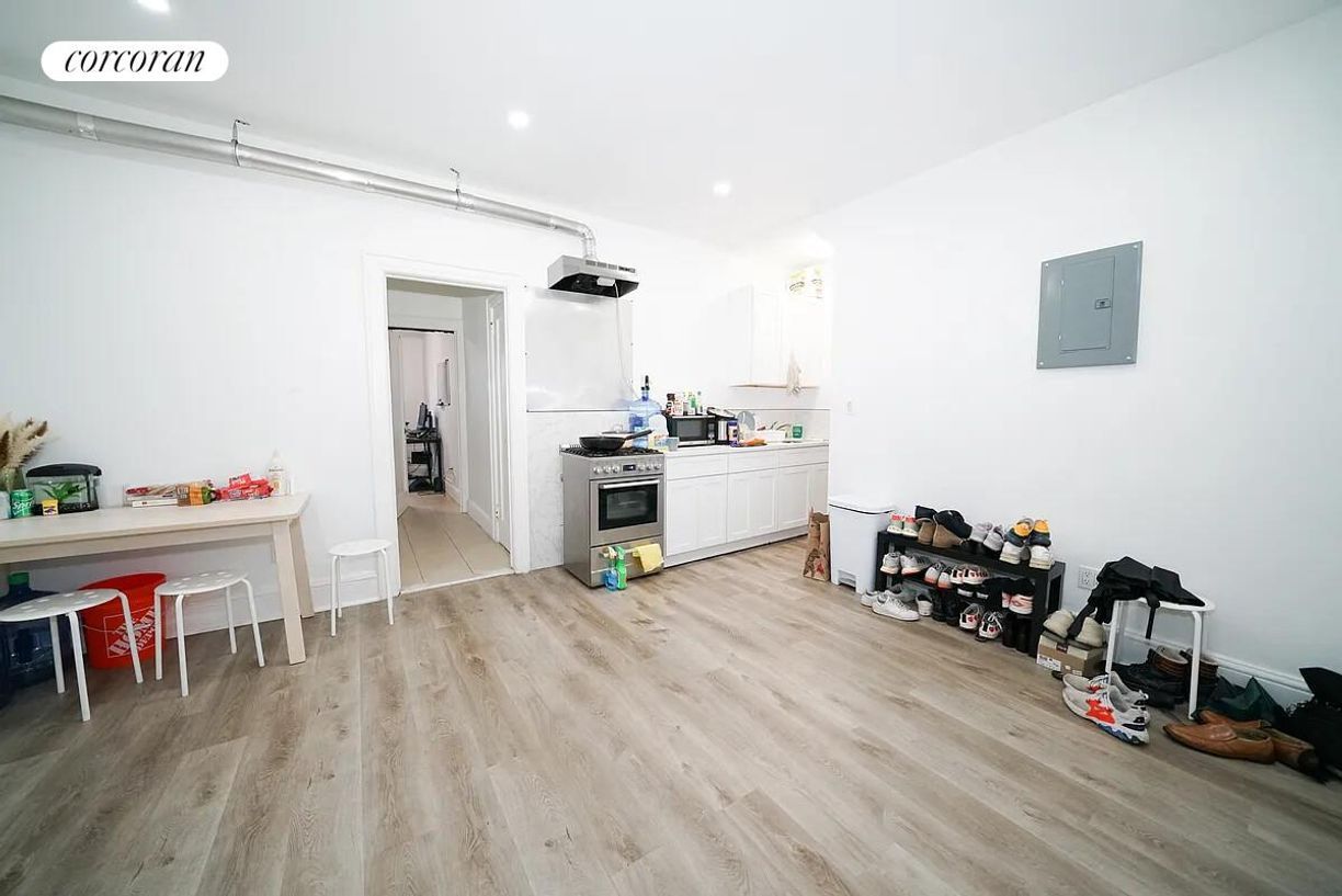 Foto principal - 32-63-63 47th St