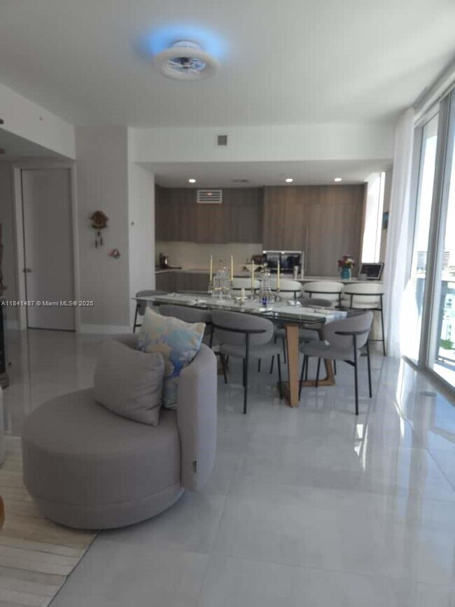 Foto del edificio - 17550 Collins Ave