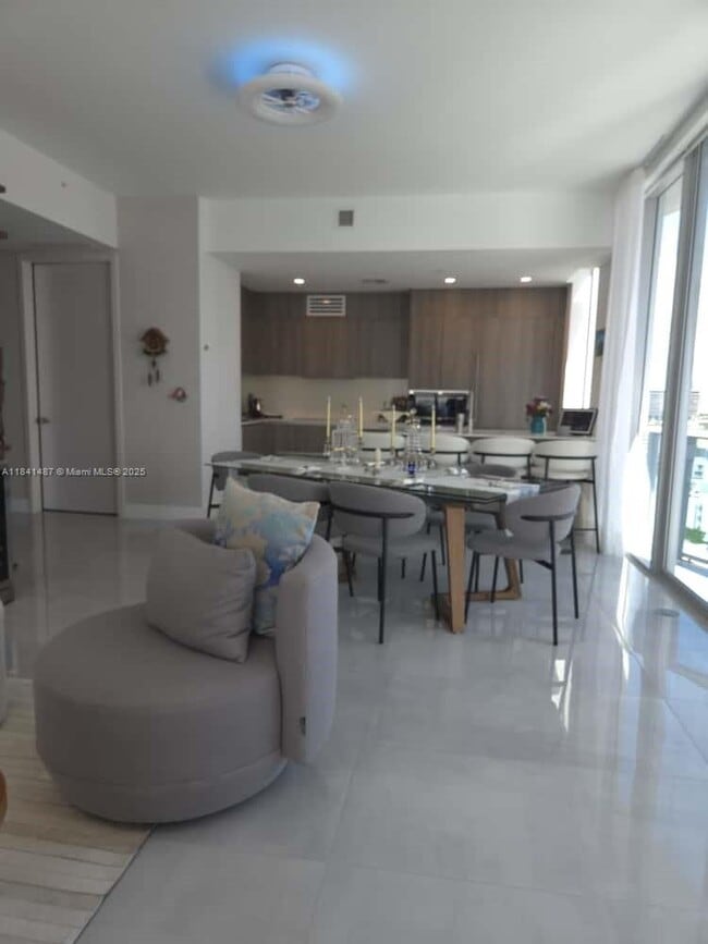 Building Photo - 17550 Collins Ave