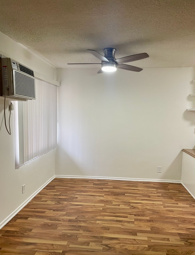 Primary Photo - Cozy 1 bedroom unit located in Canoga Park...