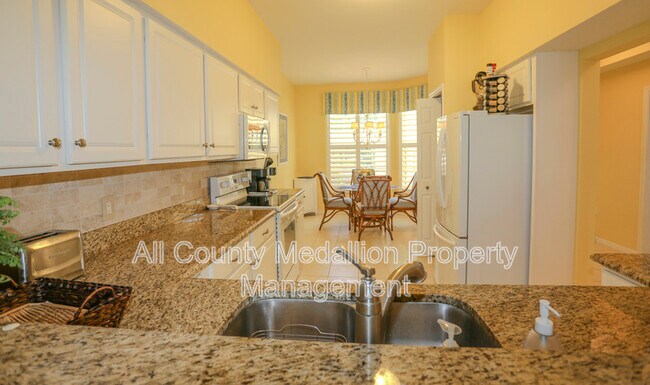 Foto del edificio - 2405 Harmony Ln