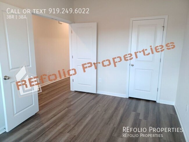 Foto del edificio - Beautiful Brand New 3 BR 2 Car-Garage Home...