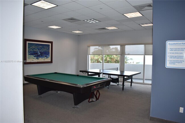 Foto del edificio - 6365 Collins Ave