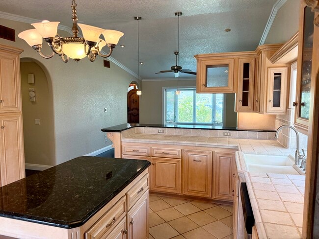 Building Photo - 9272 Sunridge Dr