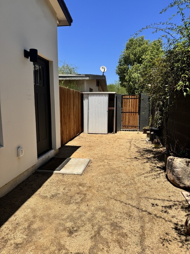 Photo - 1839 W Hazelwood St House