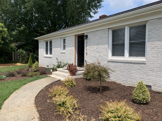 Building Photo - 2115 Country Ct