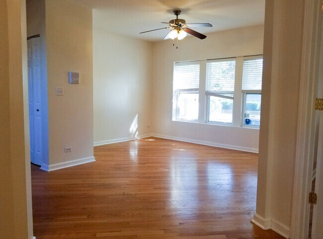 Foto del edificio - 4356 W Wilson Ave