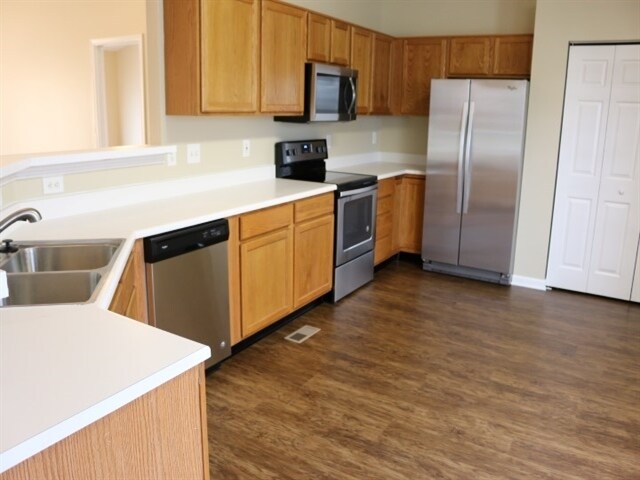 Building Photo - 956 Drayson Drive