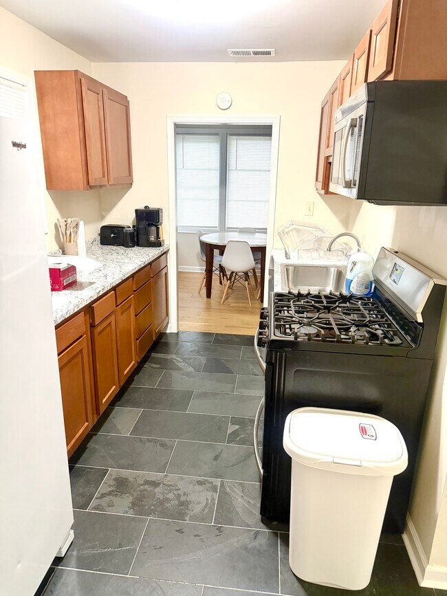 Cocina - 305 S Van Doren St
