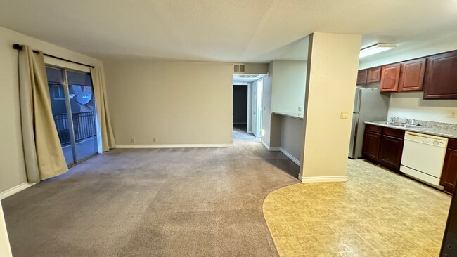 Building Photo - NICE 2 BEDROOM - near strip