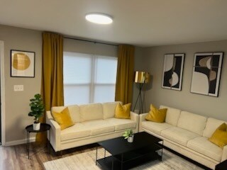 Foto del edificio - Beautiful Renovated Townhouse-Fully Furnis...