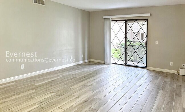 Foto del edificio - 1920 W Lindner Ave