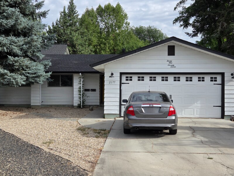 Primary Photo - 2177 N 24th St