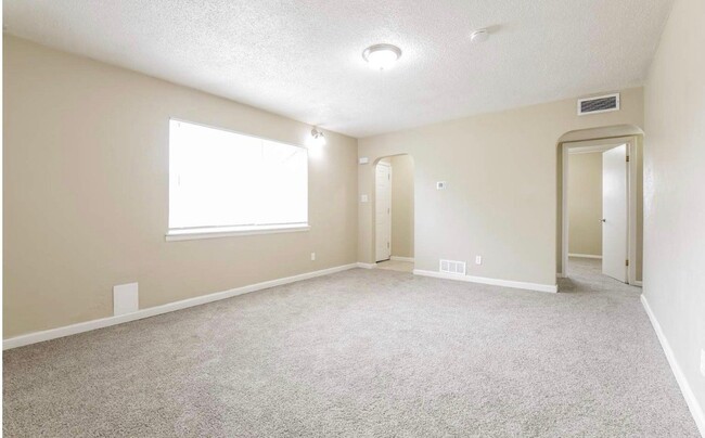 Building Photo - 9302 Lillian Ln