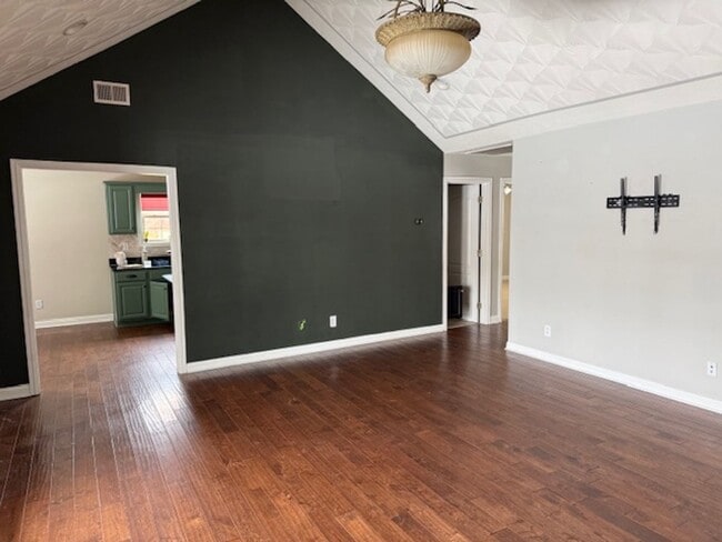 Building Photo - 131 E Piedmont Dr