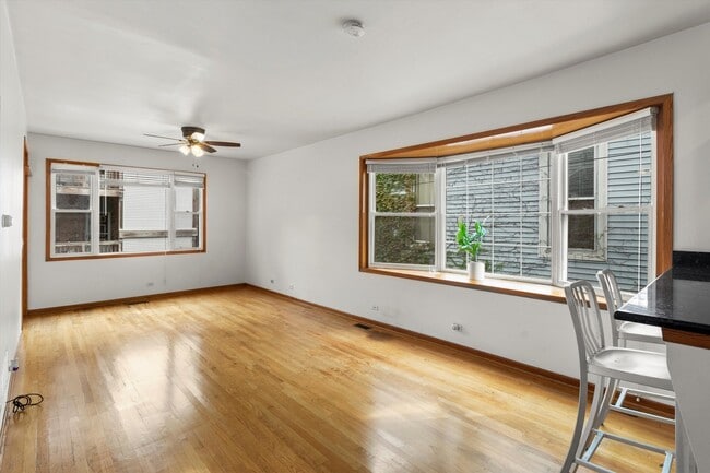 Foto del edificio - 2120 N Whipple St