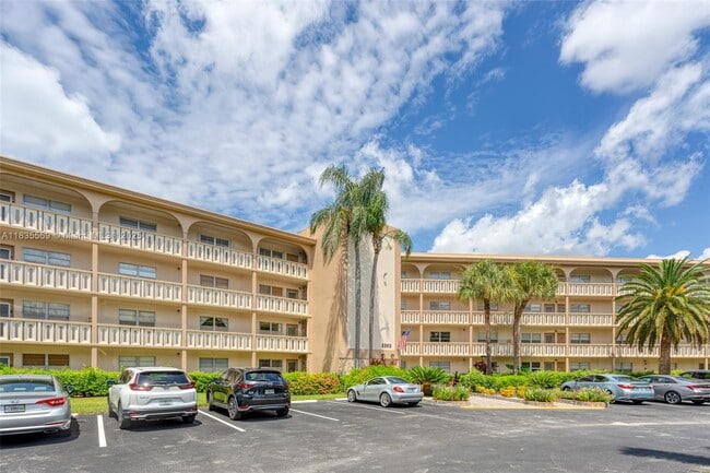 Building Photo - 2303 Lucaya Ln