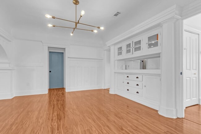 Building Photo - 1866 W 41st Dr