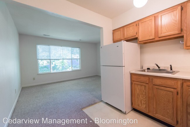 Building Photo - 504 E Cottage Grove Ave