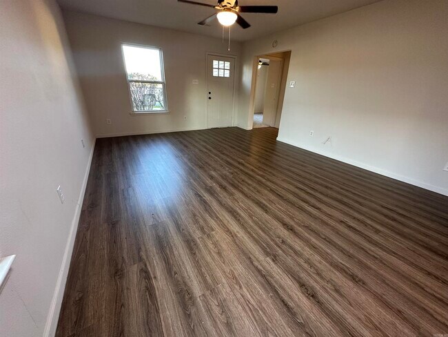 Building Photo - 1613 Hope Ln