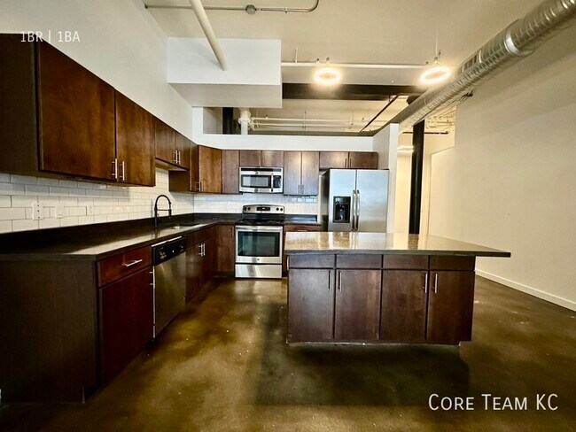 Building Photo - LARGE 1 bedroom available in River Market!