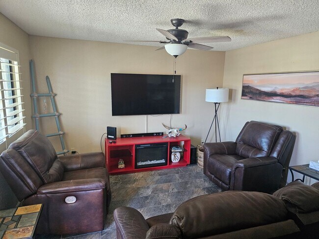 Foto del edificio - Fully Furnished Winter & Summer Condo