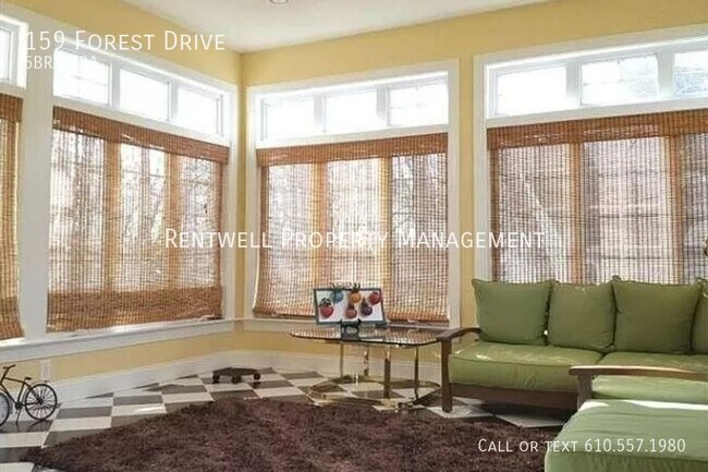 Foto del edificio - 159 Forest Dr