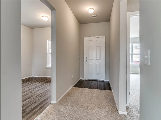 Foto del edificio - Spacious 4-Bedroom Home in Shawnee!
