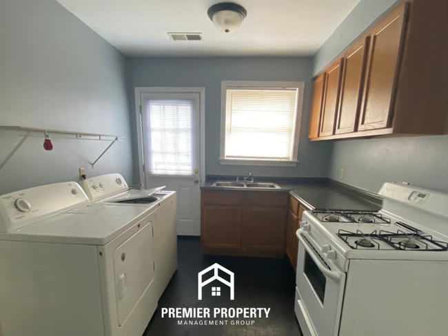 Building Photo - Cozy 1BR House Near Downtown Huntsville w/ Bright Windows & Yard Access